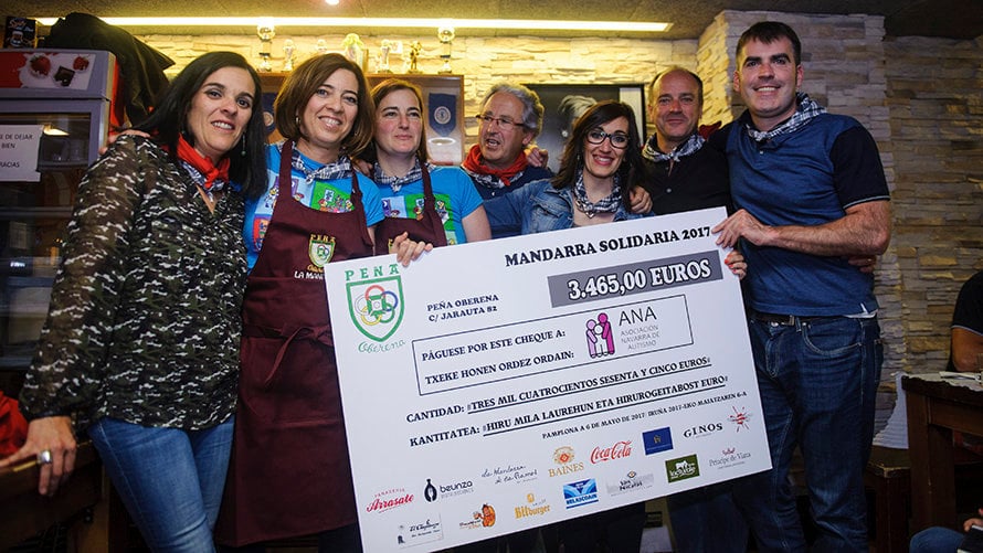 Día del socio en la Peña Oberena con la entrega de La Mandarra Solidaria que este año se entrega a la Asociación Navarra de Autismo. MIGUEL OSÉS_4 (4)