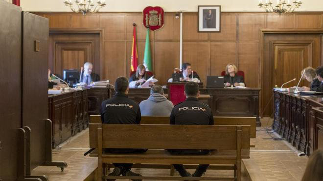 Francisco Morillo Suárez, sentado en el banquillo de los acusados en la Audiencia de Sevilla EFE