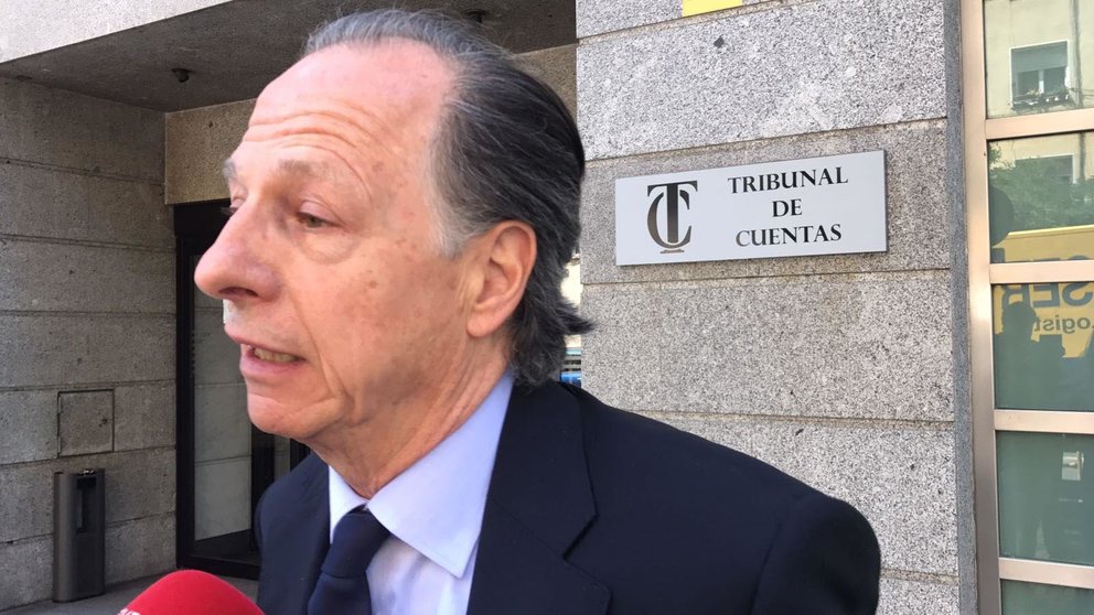 Claudio Colomer Prat, abogado de Uxue Barkos, comparece ante los medios a la salida del juicio en el Tribunal de Cuentas, en Madrid