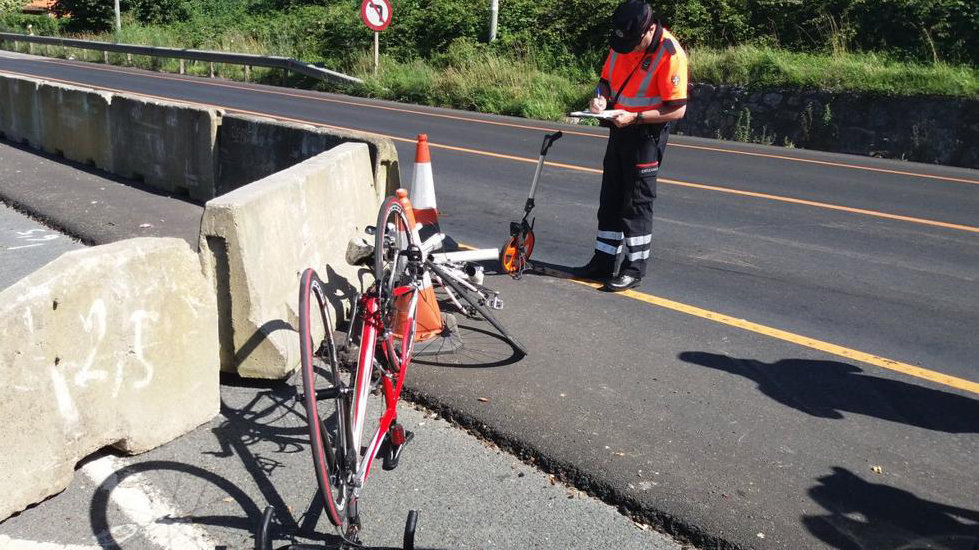 Dos ciclistas han sido arrollados por un conductor drogado en Iurreta TWITTER ANTENA 3
