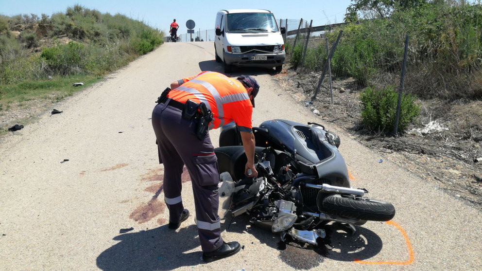 Dos heridos graves en una colisión entre una moto y una furgoneta en Fontellas.