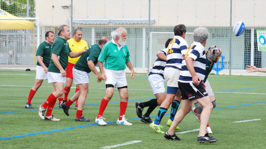 Partido de rugby de veteranos en Lezkairu. Federación Navarra Rugby.