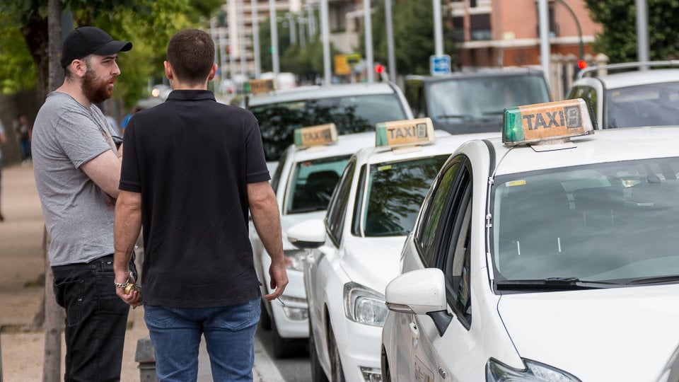 La Asociación Independiente de Taxistas Autopatronos de Navarra se adhiere a la convocatoria de huelga a nivel nacional contra las licencias VTC (04). IÑIGO ALZUGARAY