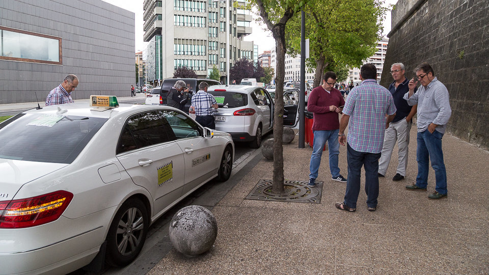 La Asociación Independiente de Taxistas Autopatronos de Navarra se adhiere a la convocatoria de huelga a nivel nacional contra las licencias VTC (28). IÑIGO ALZUGARAY