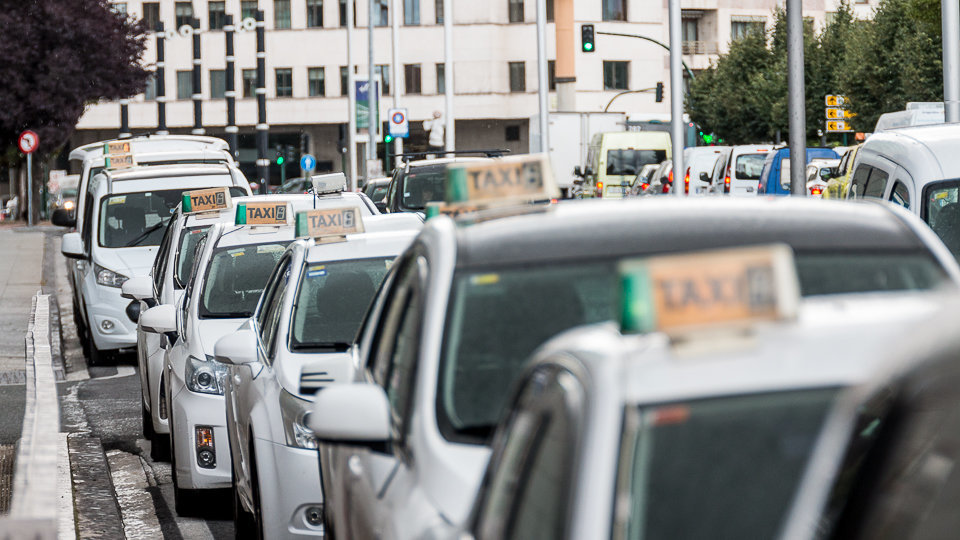 La Asociación Independiente de Taxistas Autopatronos de Navarra se adhiere a la convocatoria de huelga a nivel nacional contra las licencias VTC (34). IÑIGO ALZUGARAY