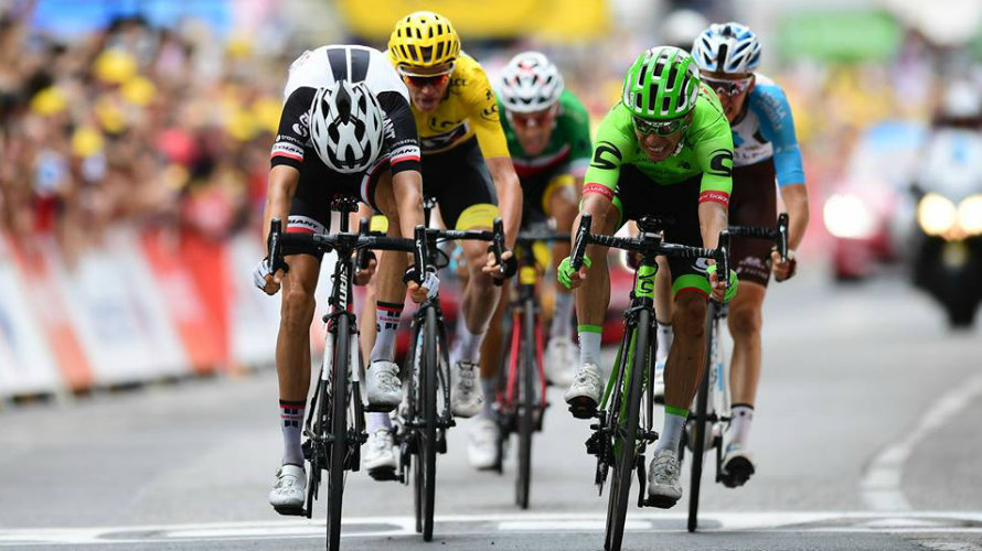 Rigoberto Uran se impone en un apretado esprint. Facebook Tour de Francia.