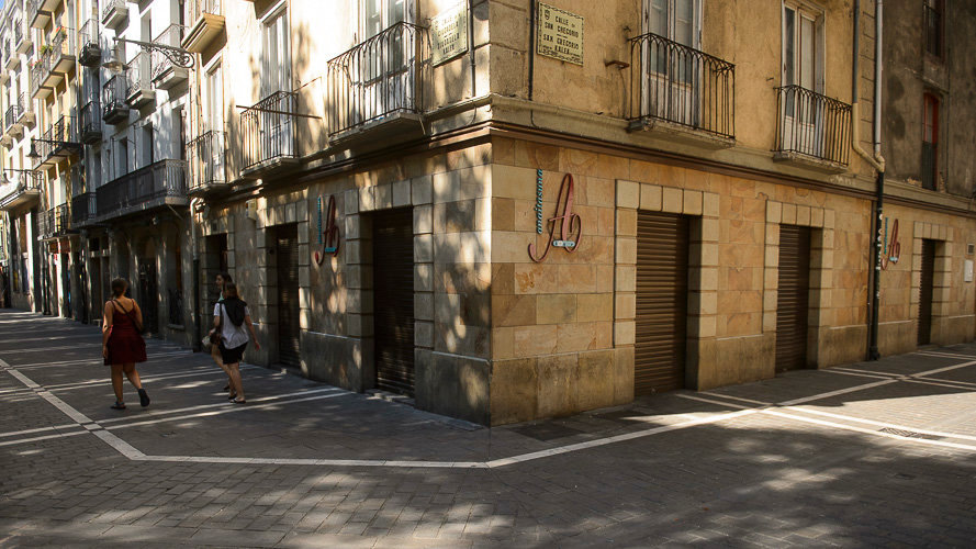 Los bares de Pamplona cierran tras los días de trabajo de San Fermín 2017. PABLO LASAOSA 01