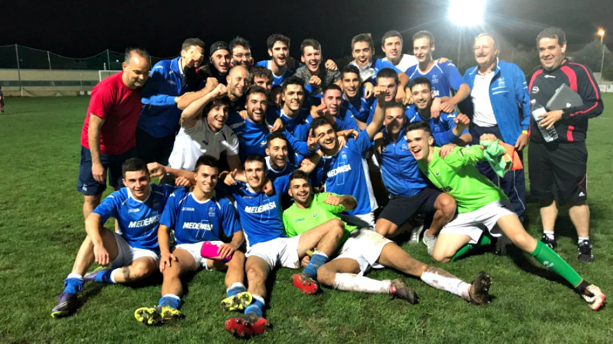 El Ardoi celebra su título de Copa Federación. FNF.