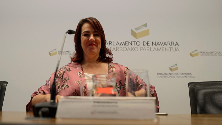 Ainhoa Aznárez, presidenta del Parlamento de Navarra, en rueda de prensa. PABLO LASAOSA 01