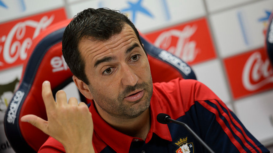 Diego Martínez, entrenador de Osasuna, en rueda de prensa. PABLO LASAOSA 04