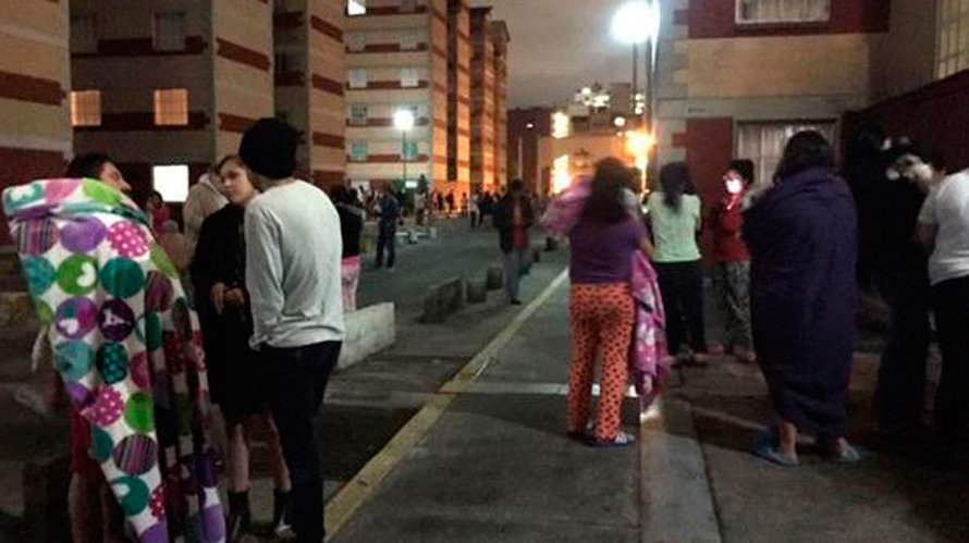 Afectados por el terremoto de México de este viernes por la noche. EFE