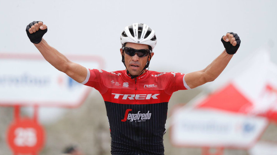 Alberto Contador celebra su victoria en el Angliru. Facebook La Vuelta.