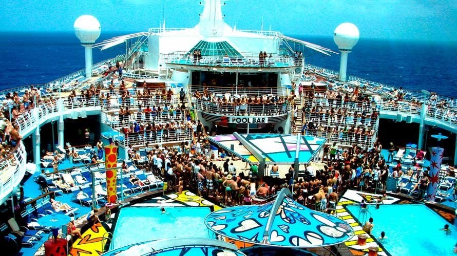 Imagen de una fiesta en un barco. ARCHIVO