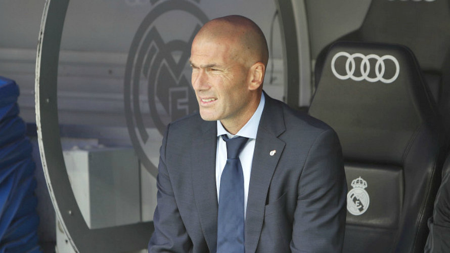 Zidane en el banquillo del Real Madrid. La Liga.