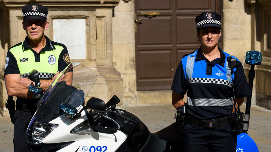 De vez en cuando en el medio de la nada unidad Piden que la Policía Municipal luzca el escudo oficial de Pamplona en la  nueva vestime...