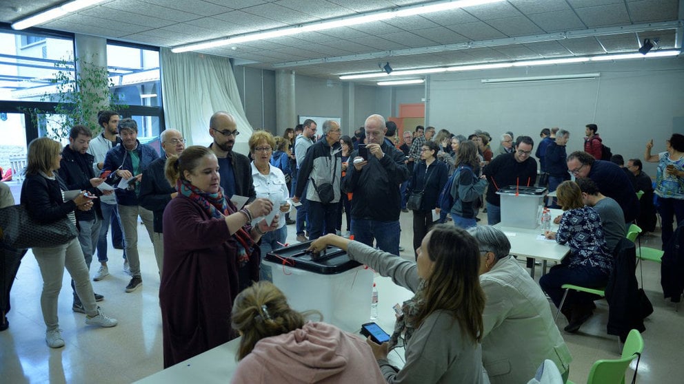 Caído el sistema informático del censo y los miembros de las mesas trabajan de forma manual en el referéndum de Cataluña.
