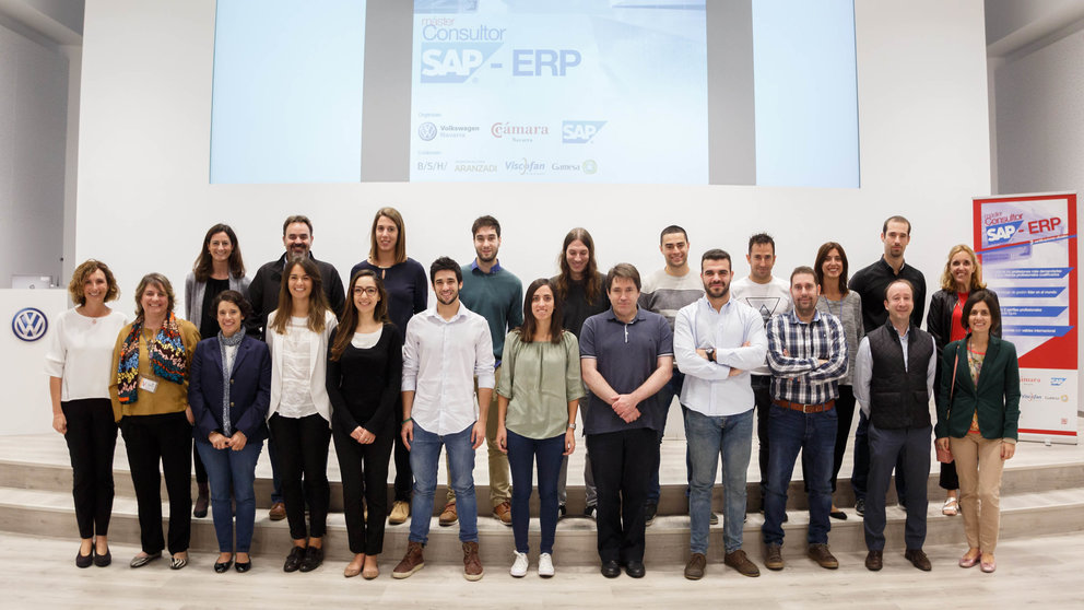 Los alumnos de la quinta edición del Máster de Consultor SAP, impartido por Volkswagen Navarra y la Cámara Navarra de Comercio CEDIDA
