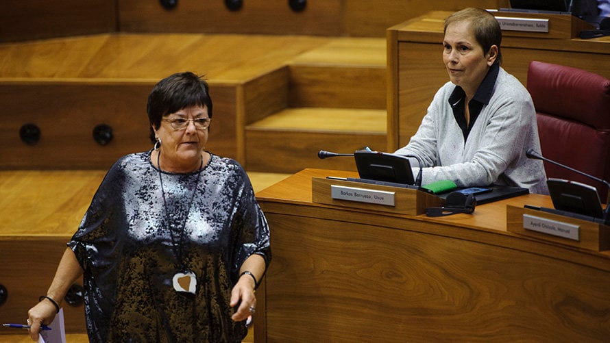 La consejera del interior Maria José Beaumont en el pleno parlamentario de este jueves. MIGUEL OSÉS (5)