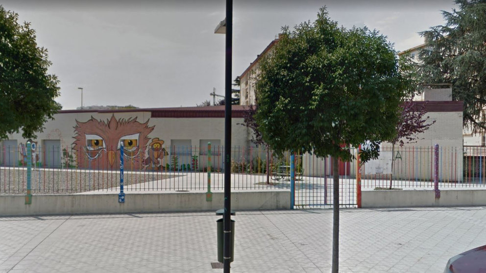 Local en el número 61 de la calle Blas de la Serna que acogió la antigua escuela infantil de la Milagrosa y ahora acoge un centro de iniciativas sociales