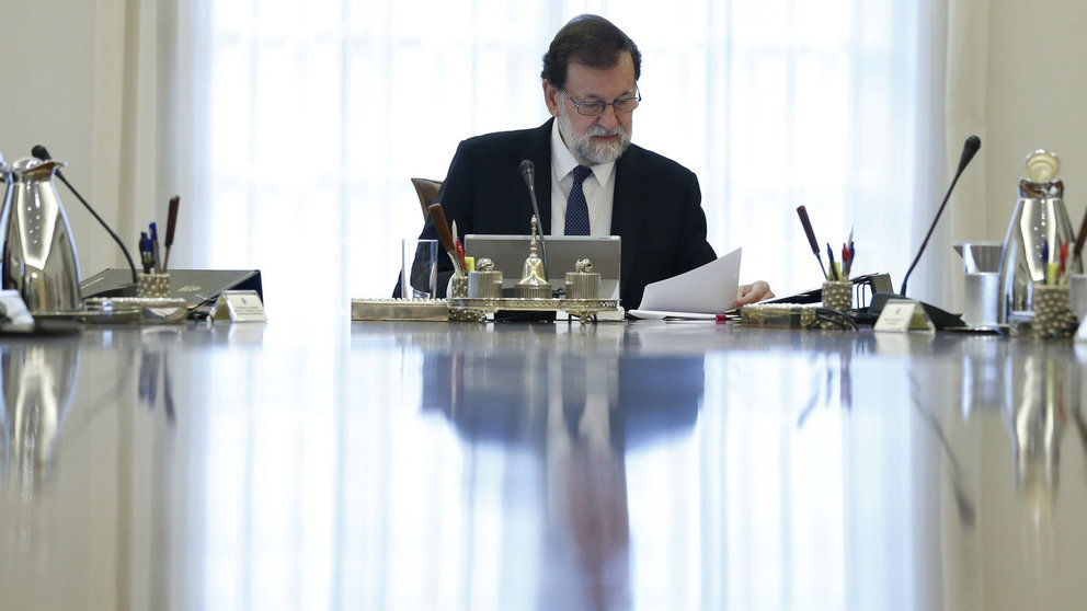 Rajoy durante el Consejo de Ministros extraordinario  EFE