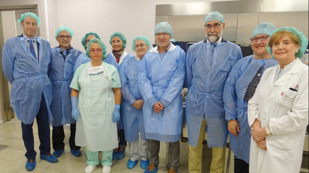 El consejero de Salud, Fernando Domínguez, en la nueva central de lavado de instrumental para dar servicio a 17 quirófanos en el Complejo Hospitalario de Navarra.