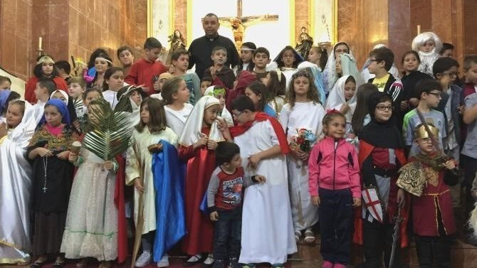 Niños disfrazados de Santos en el Obispado de Cádiz y Ceuta.