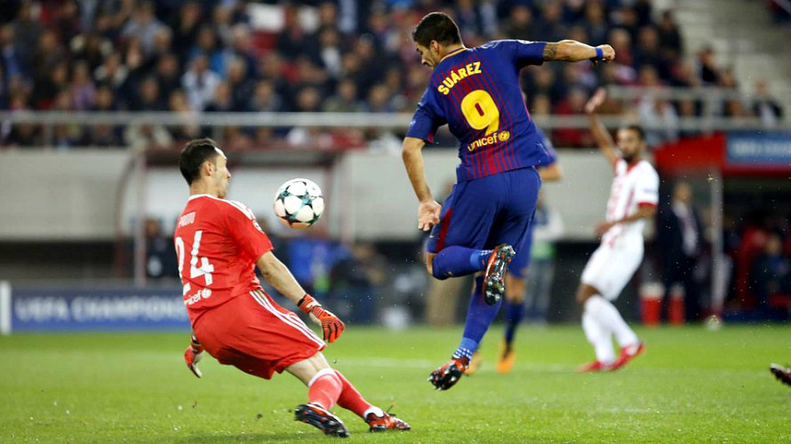 Luis Suarez ante el Olimpiacos. FC Barcelona