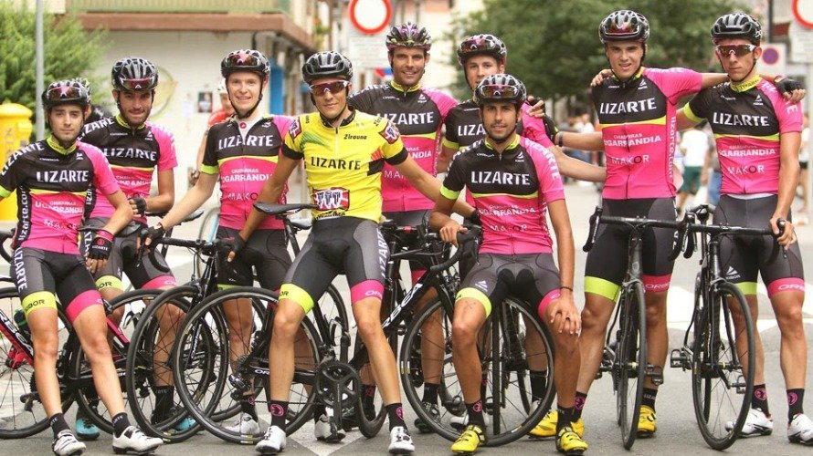 Ciclistas del equipo Lizarte. Cedida.