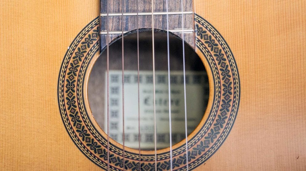 Detalle de una guitarra española