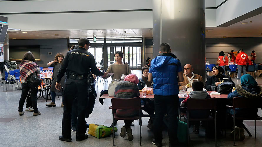 Llegada del grupo de refugiados al aeropuerto Adolfo Suárez Madrid