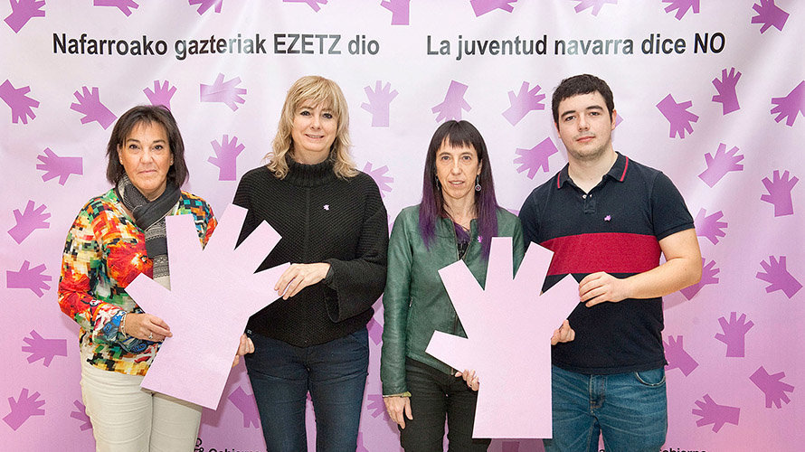 Adela González, Ana Ollo, Mertxe Leranoz y Miguel Garrido durante el I Encuentro de jóvenes contra la violencia hacia las mujeres