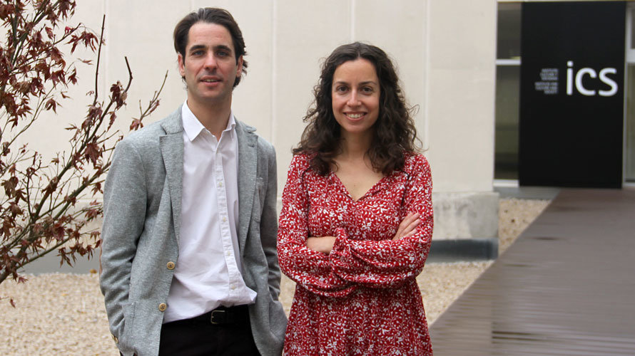 Gonzalo Arrondo, del Grupo ‘Mente-cerebro’ del Instituto Cultura y Sociedad de la Universidad de Navarra, y Maite Ruiz-Goikoetxea, del SNS.