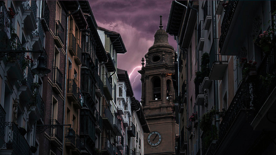 Fotomontaje de una tormenta en Pamplona