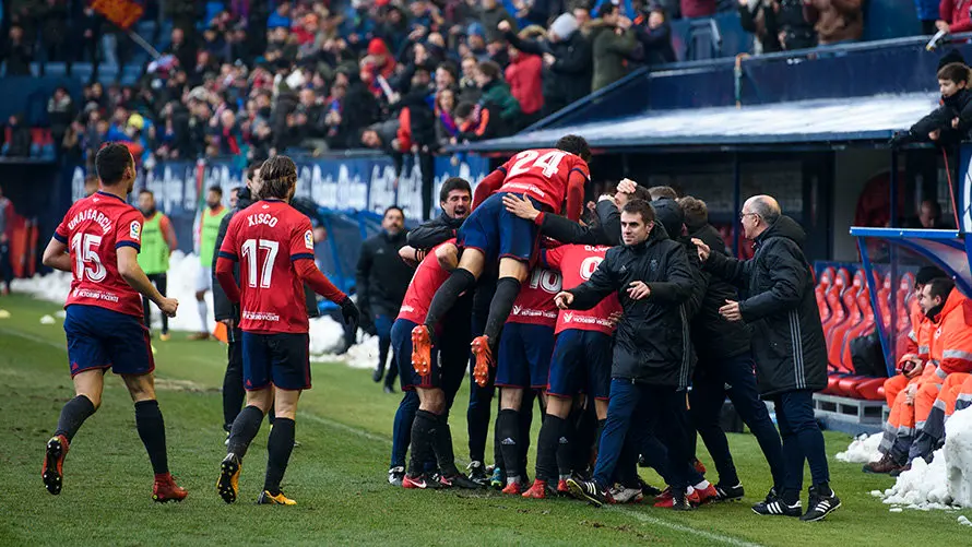 Partido entre Osasuna y Valladolid en el estadio de El Sadar. MIGUEL OSÉS.