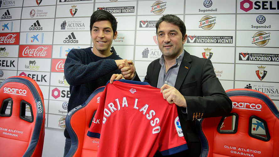 Osasuna presenta a su nuevo jugador, Borja Lasso. PABLO LASAOSA 002
