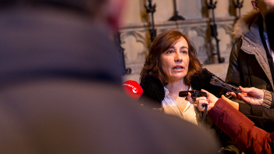 La consejera Ana Herrera durante la visita a las obras de restauración del claustro de la catedral de Pamplona (05). IÑIGO ALZUGARAY