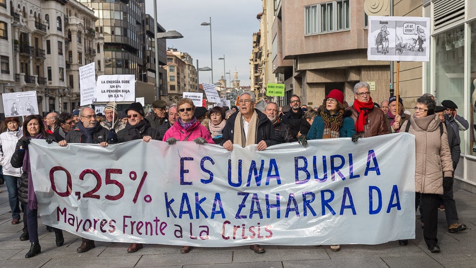 Manifestación en Pamplona por el 'ridículo' aumento de las pensiones y la perdida de poder adquisitivo. IÑIGO ALZUGARAY (1)