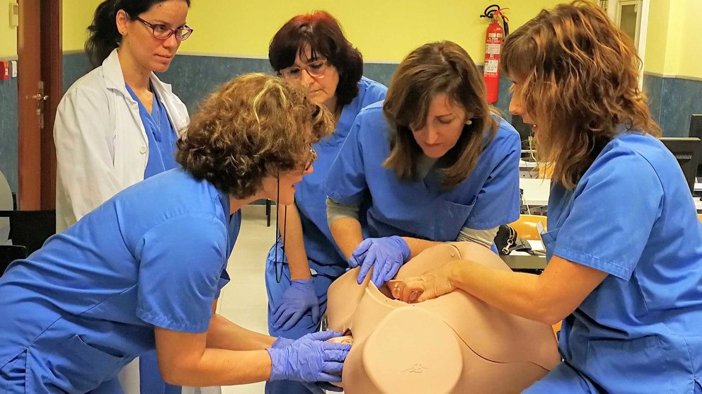 El Hospital de Tudela organiza un taller para obstetras, matronas y auxiliares que trabajan en partos para tratar la distorcia de hombros CEDIDA