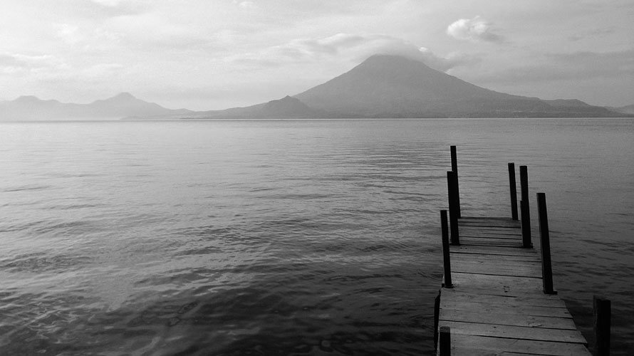 El lago Amatitlán, en Guatemala, es uno de los escenarios de la novela Duelo, de Eduardo Halfon.