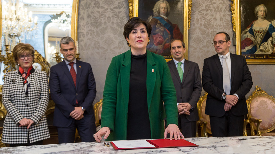 María Solana, consejera de Educación, firma los convenios para actividades investigadoras con los rectores de la UPNA, UN y UNED de Pamplona y Tudela (19). IÑIGO ALZUGARAY