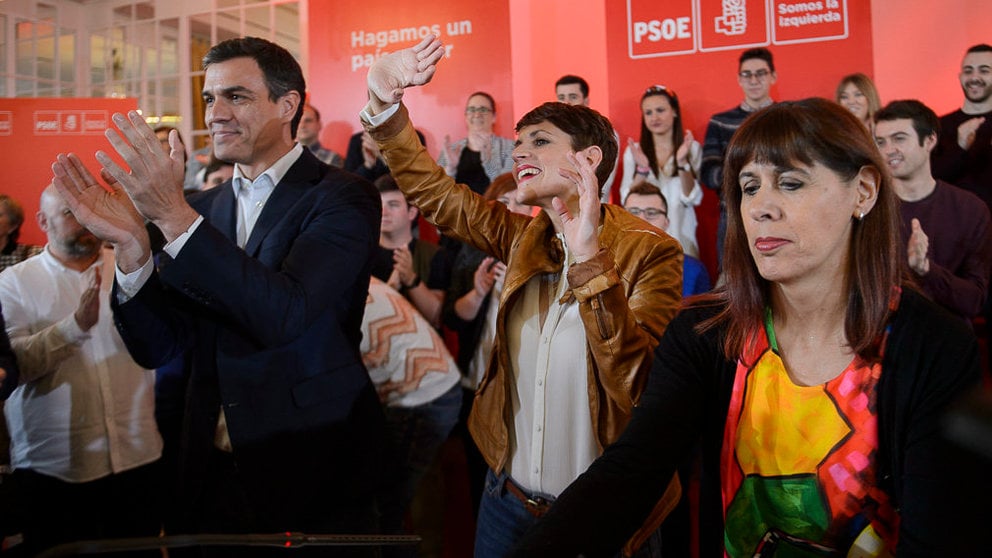 El secretario general del PSOE, Pedro Sánchez, ofrece un mitin junto con la secretaria general del PSN-PSOE, María Chivite, y la secretaria general del PSN Pamplona, Maite Esporrín. PABLO LA (4)