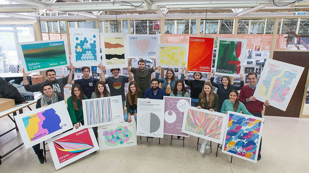 Alumnos de Diseño de la Universidad de Navarra exponen una colección de sellos. UNAV