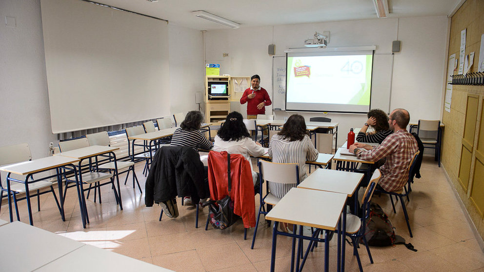 Jornada de puertas abiertas en la Escuela Oficial de Idiomas de Pamplona para celebrar su 40 aniversario. PABLO LASAOSA (12)