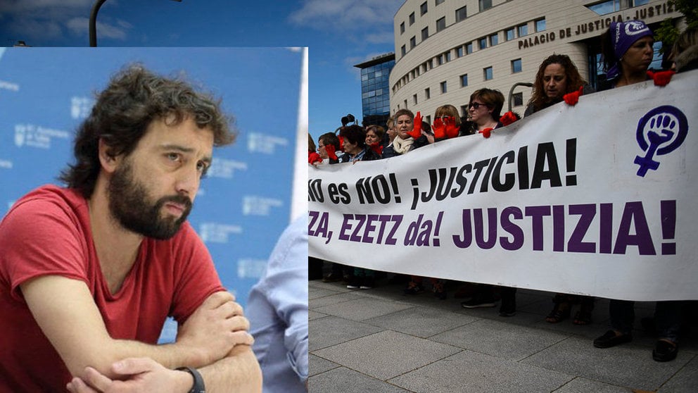 Iñaki Magallón, concejal de IE,  junto a una imagen de las protestas en las puertas del Juzgado de Pamplona por el juicio de la manada