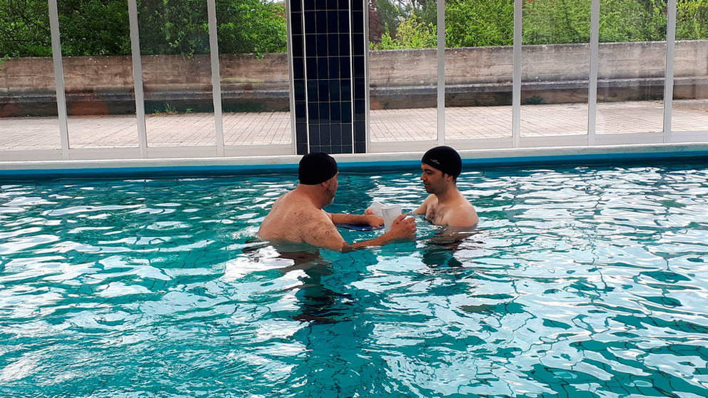 Un paciente realiza ejercicios en la piscina de la clínica Ubarmin. GOBIERNO DE NAVARRA