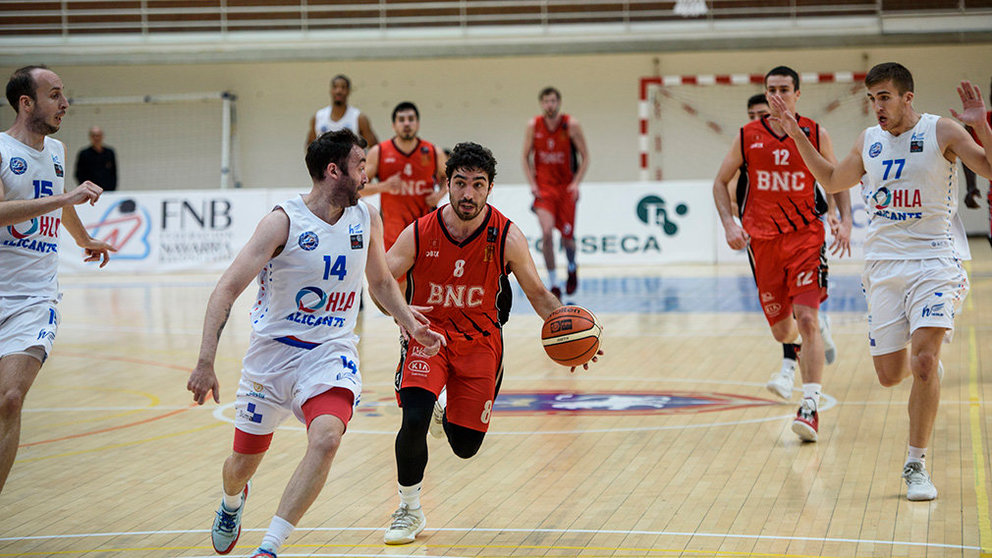 Basket Navarra - HLA Alicante en el polideportivo de Arrosadia. MIGUEL OSÉS_19