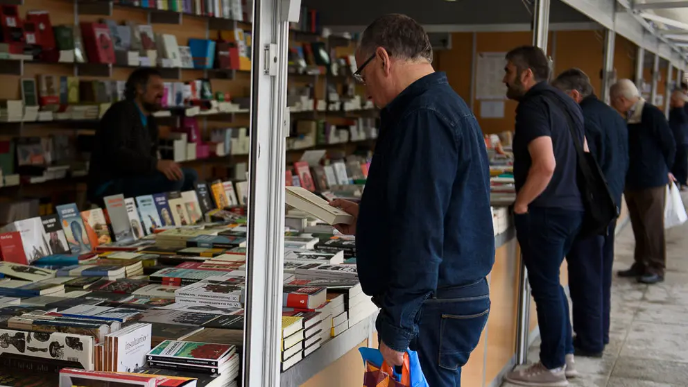 Apertura de la XVII Feria del Libro, que se prolongará hasta el 8 de junio. PABLO LASAOSA 08