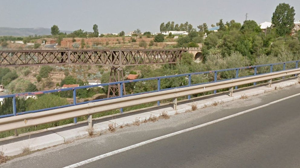 Imagen del puente de lata, el antiguo puente de hierro de la localidad granadina de Dúrcal ARCHIVO