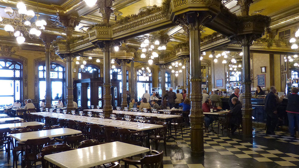 Imagel del interior del Café Iruña, uno de los locales más emblemáticos de Pamplona ARCHIVO