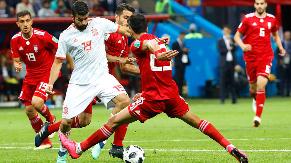 Kazan (Russian Federation), 20/06/2018.- Diego Costa en la jugada del gol de España ante Irán. EFE.